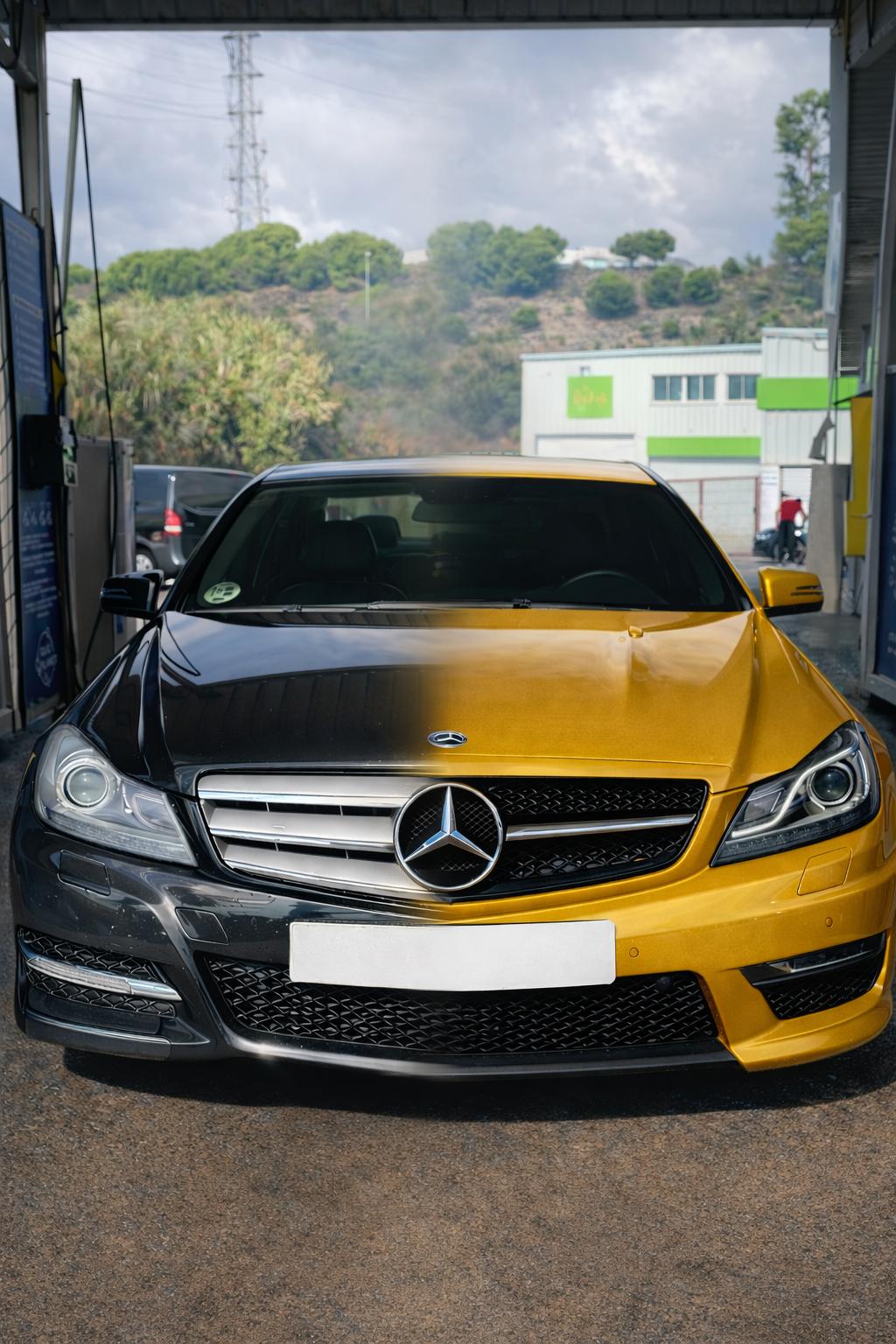 Split color customization - Black and Gold Mercedes